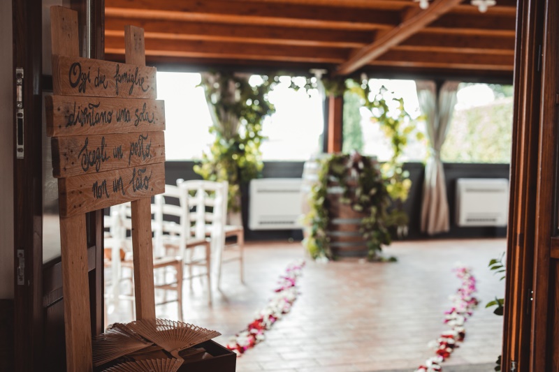 botte di vino come tavolo della cerimonia - organizzazione matrimoni siena